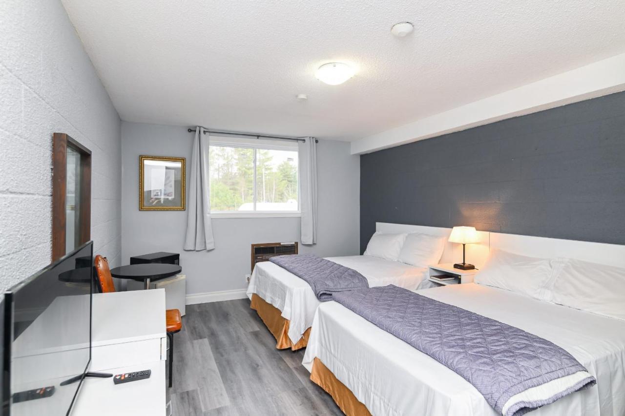 Lakeside Inn Cloyne ภายนอก รูปภาพ