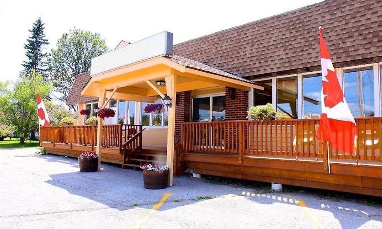 Lakeside Inn Cloyne ภายนอก รูปภาพ