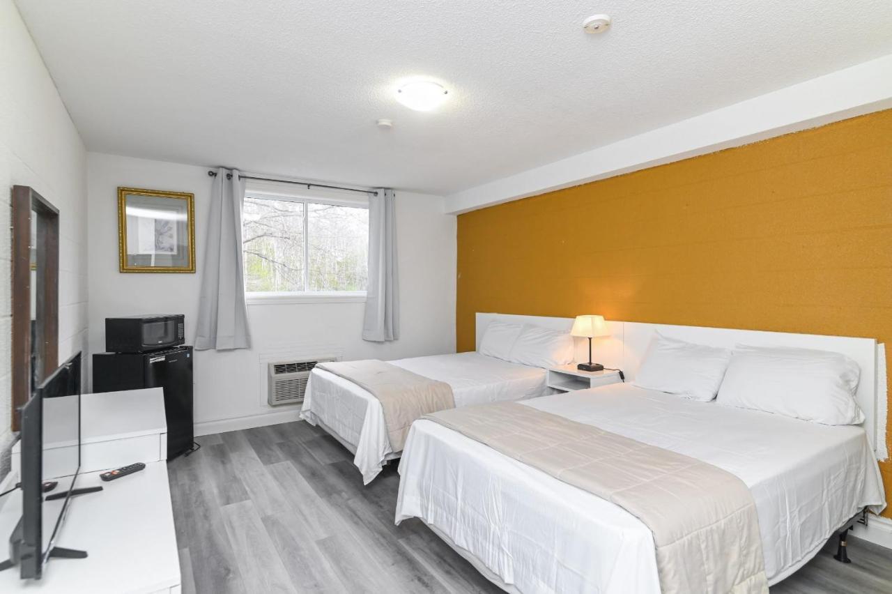 Lakeside Inn Cloyne ภายนอก รูปภาพ