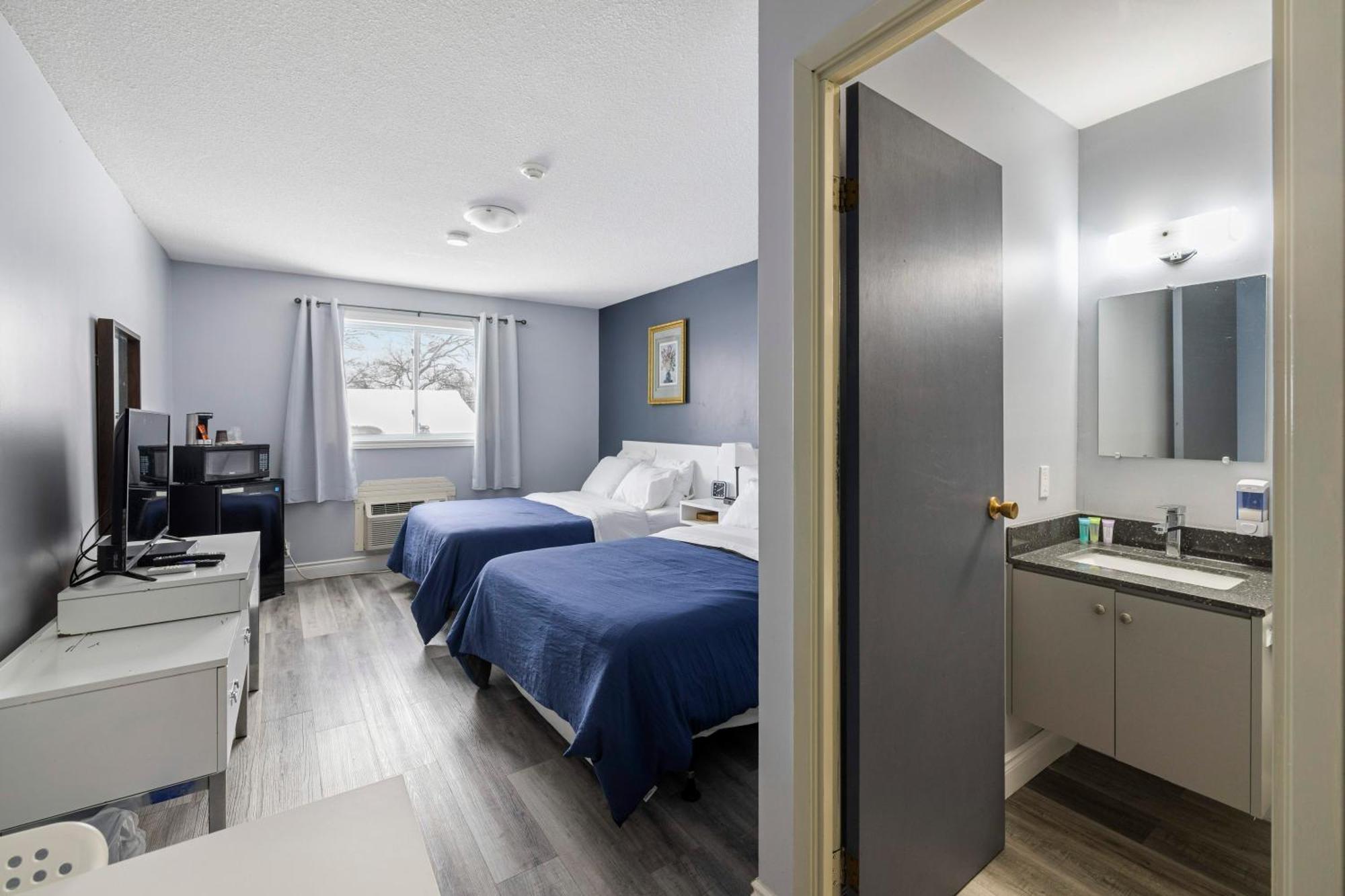 Lakeside Inn Cloyne ภายนอก รูปภาพ