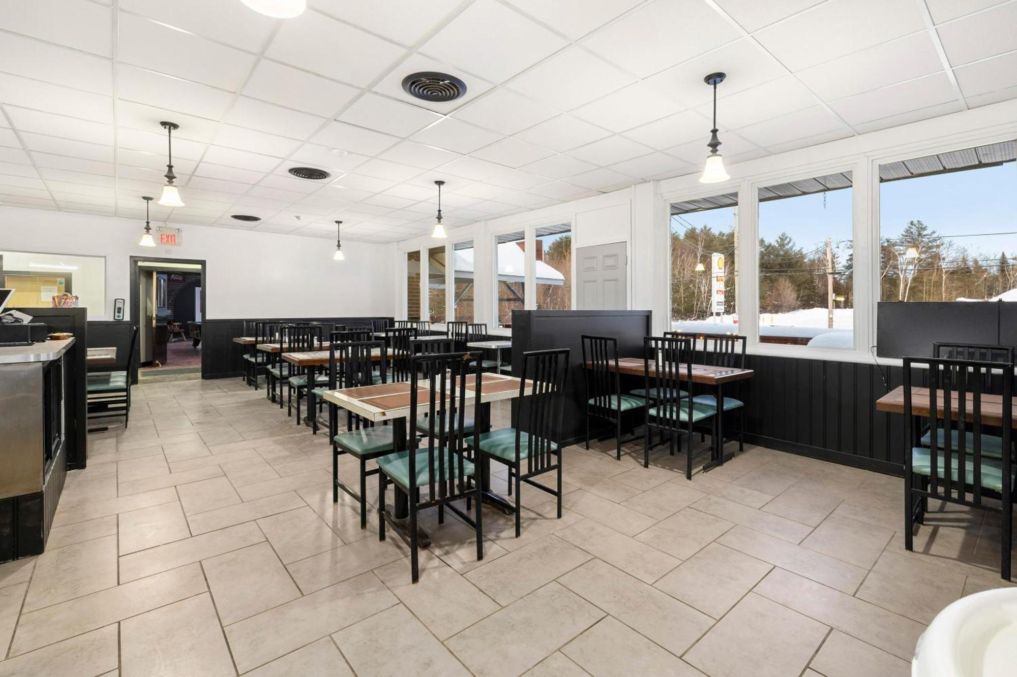 Lakeside Inn Cloyne ภายนอก รูปภาพ